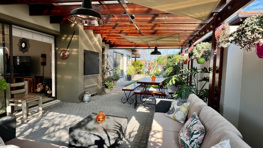3 Bedroom Property for Sale in Earls Court Lifestyle Estate Western Cape